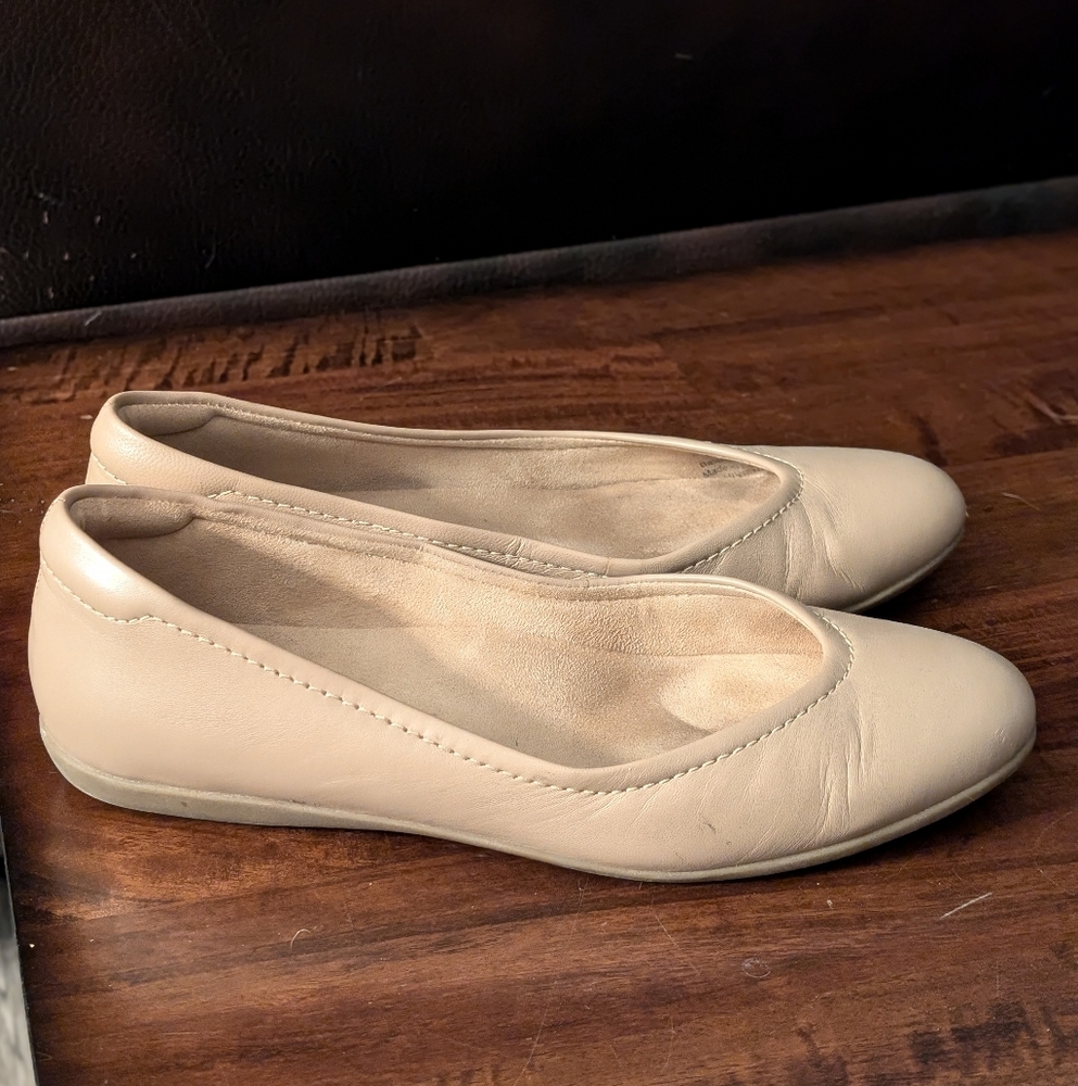 Naturalizer Nude Leather Flats